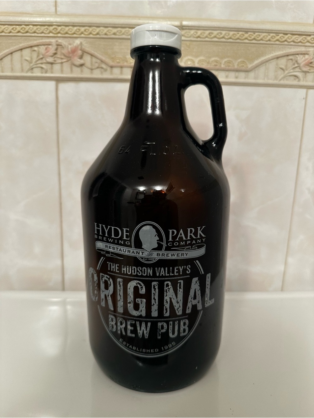 Hyde Park Brewing Company Original Brew Pub Glass Growler - Dark Amber 64oz